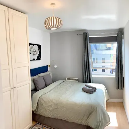 Apartamento Modern 2 Bed 2 Bath Opp Tube Station Londres Exterior foto