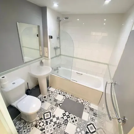 Apartamento Modern 2 Bed 2 Bath Opp Tube Station Londres Exterior foto